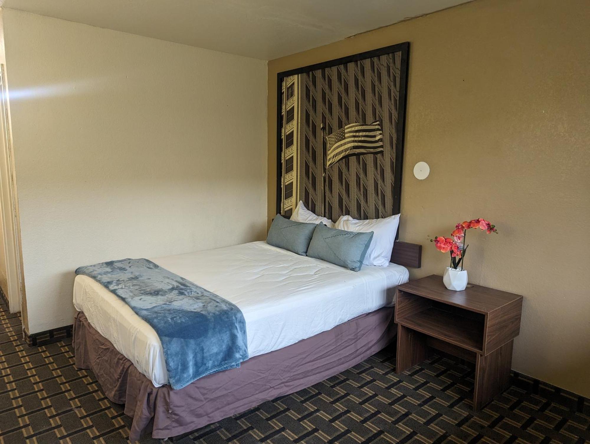 Southern Comfort Hotel Талса Экстерьер фото